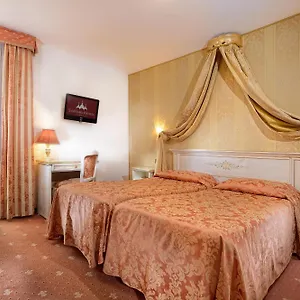 Hotel Ambassador Tre Rose