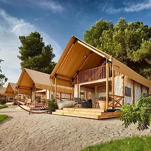 Prázdninový areál Arena One 99 Glamping ****